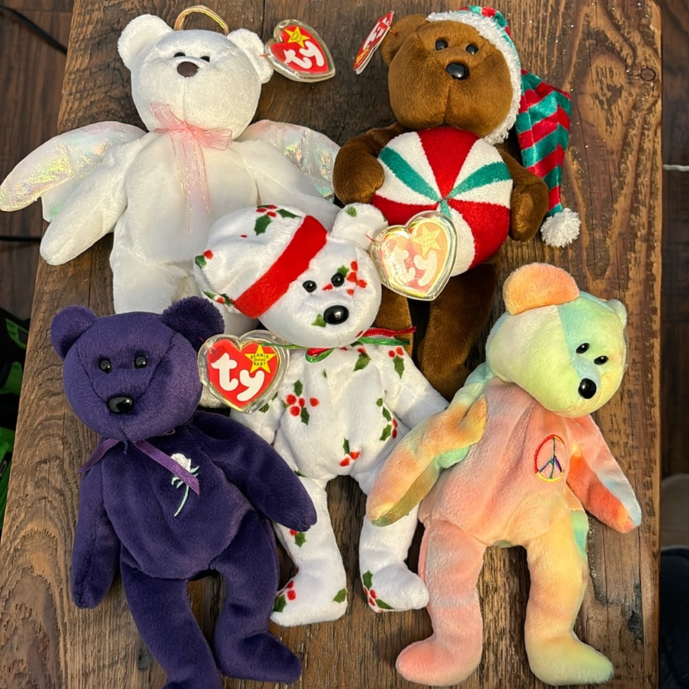 Beanie Babies Bears Lot (GAUGING INTEREST)